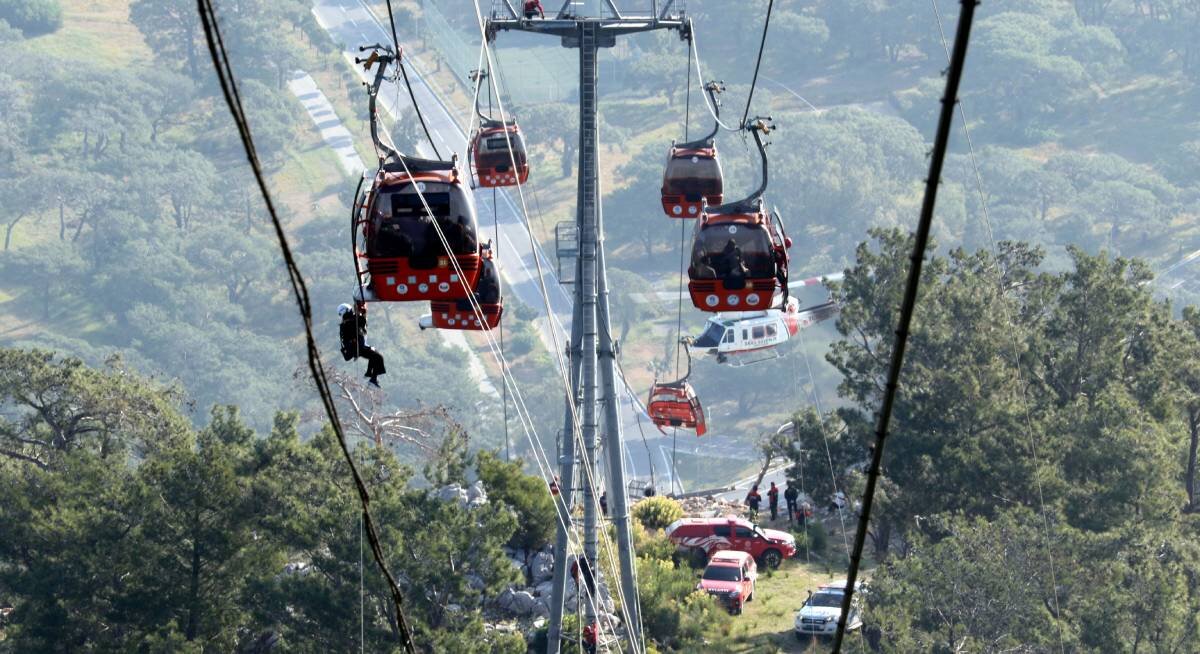 ببینید | اولین تصاویر از حادثه سقوط تله‌کابین در روسیه