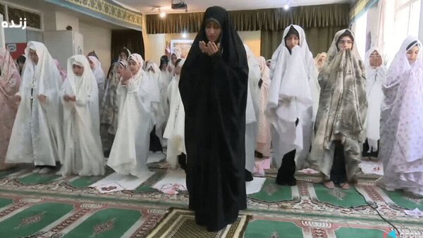 شرط مهم برای امام جماعت زن که کمتر می‌دانیم